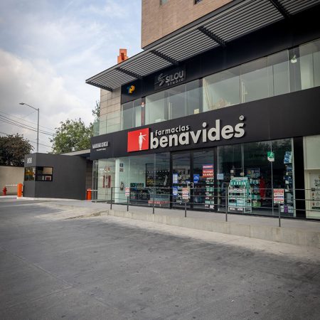 photo of a benavides drug store building